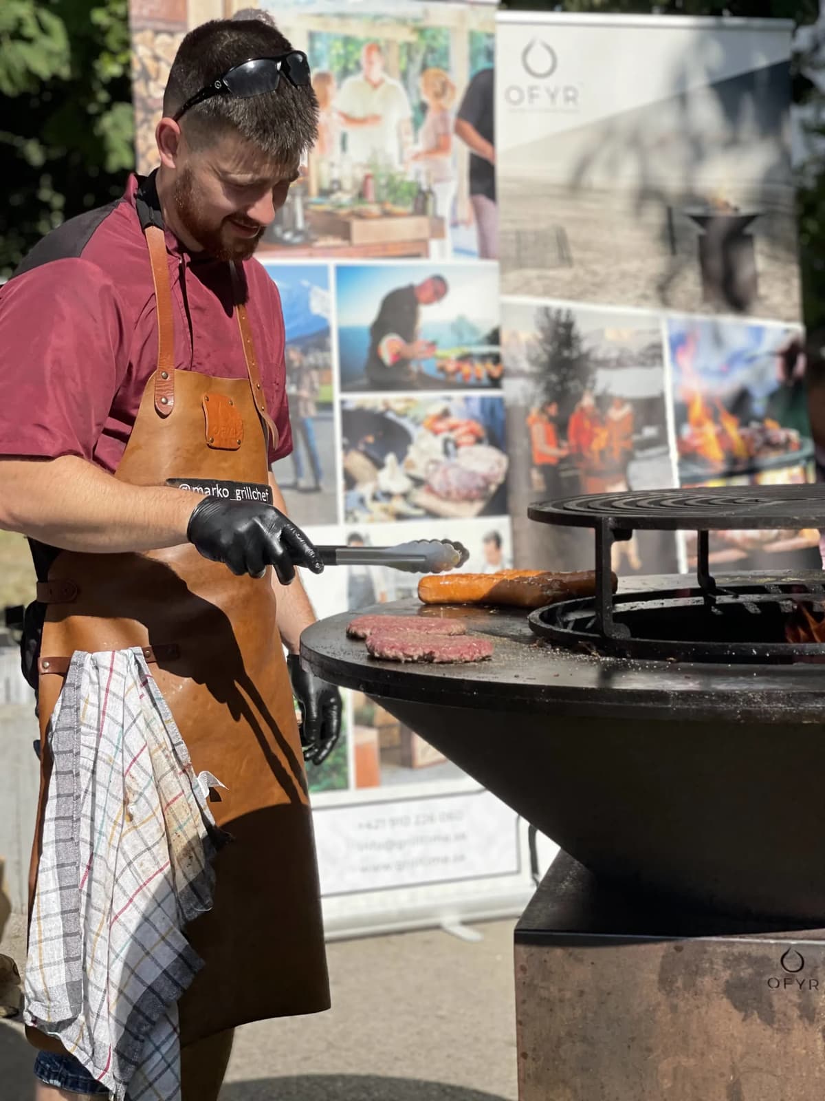 Zákazníci pri Farm House Food Trucku